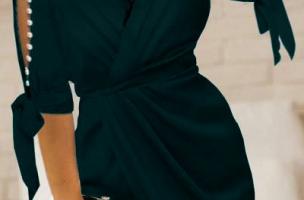 Mini vestido elegante com detalhe de pérola falsa e decote cruzado Candys, verde