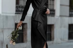 Elegante vestido midi com decote redondo, folhos e mangas a 3/4 Brynlee, preto
