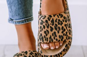 Sandálias com estampado de leopardo, leopardo