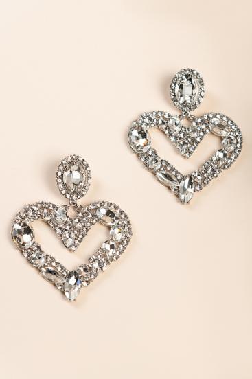 Brincos elegantes em forma de coração, cor prata.