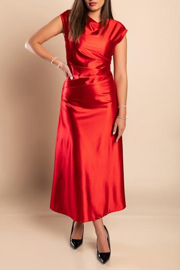 Vestido midi confecionado em imitação de cetim, vermelho