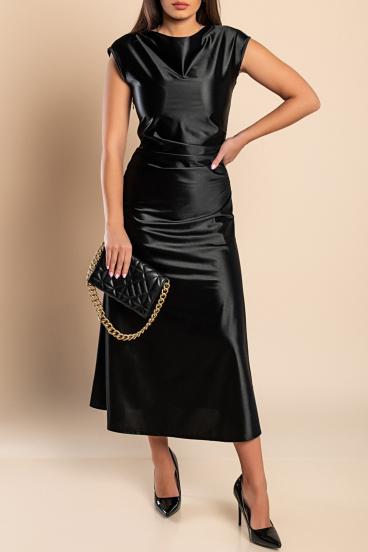 Vestido midi confeccionado em imitação de cetim, preto