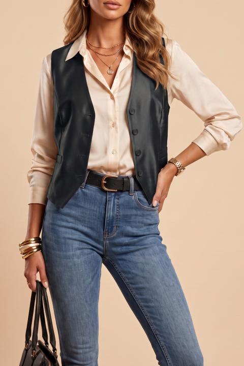 A modelo tem 170 cm de altura e veste tamanho S.