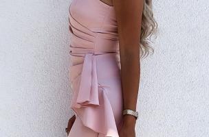 Mini vestido elegante com babados Ricaletta, rosa claro
