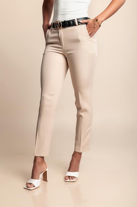 A modelo tem 168 cm de altura e veste tamanho S.