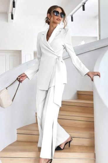 Conjunto elegante de blazer e calça, branco