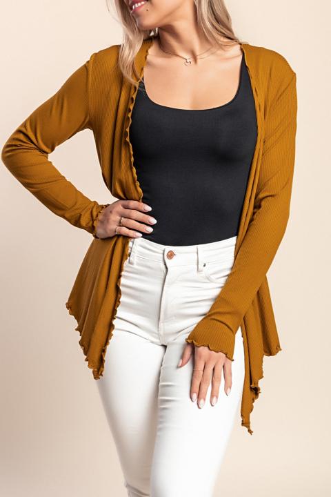 A modelo tem 175 cm de altura e veste tamanho M.