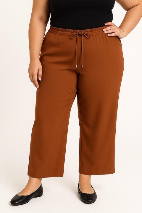 Calça plus size, camelo