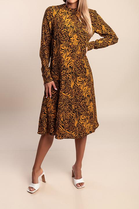 A modelo tem 167 cm de altura e veste tamanho P.
