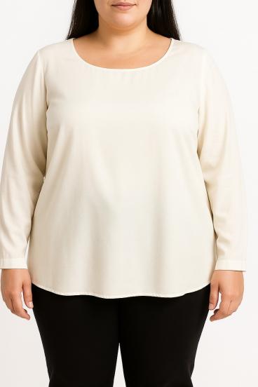 Blusa plus size com decote redondo, branca