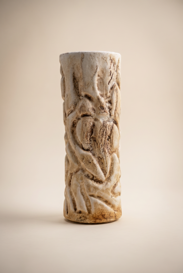 Vaso de Cerâmica em Relevo Feito à Mão